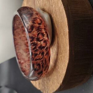 Cheetah glam 1990s chunky bracelet bangle Overflow rare bakelite‎